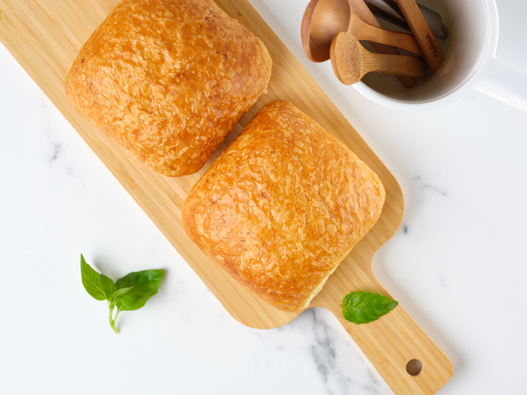 Xachapuri kolbasa va pishloqli.