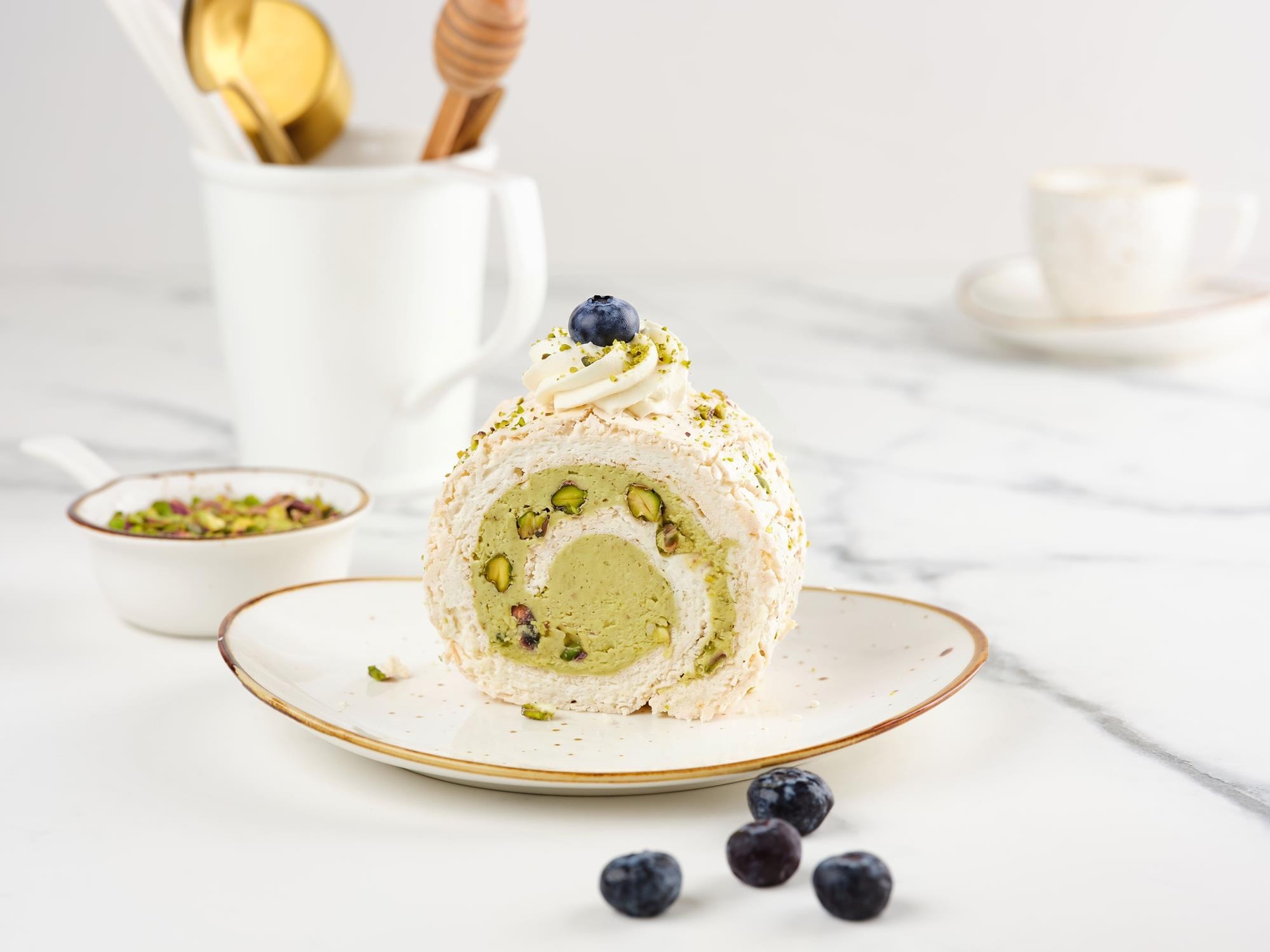 Pastry Meringue with pistachios