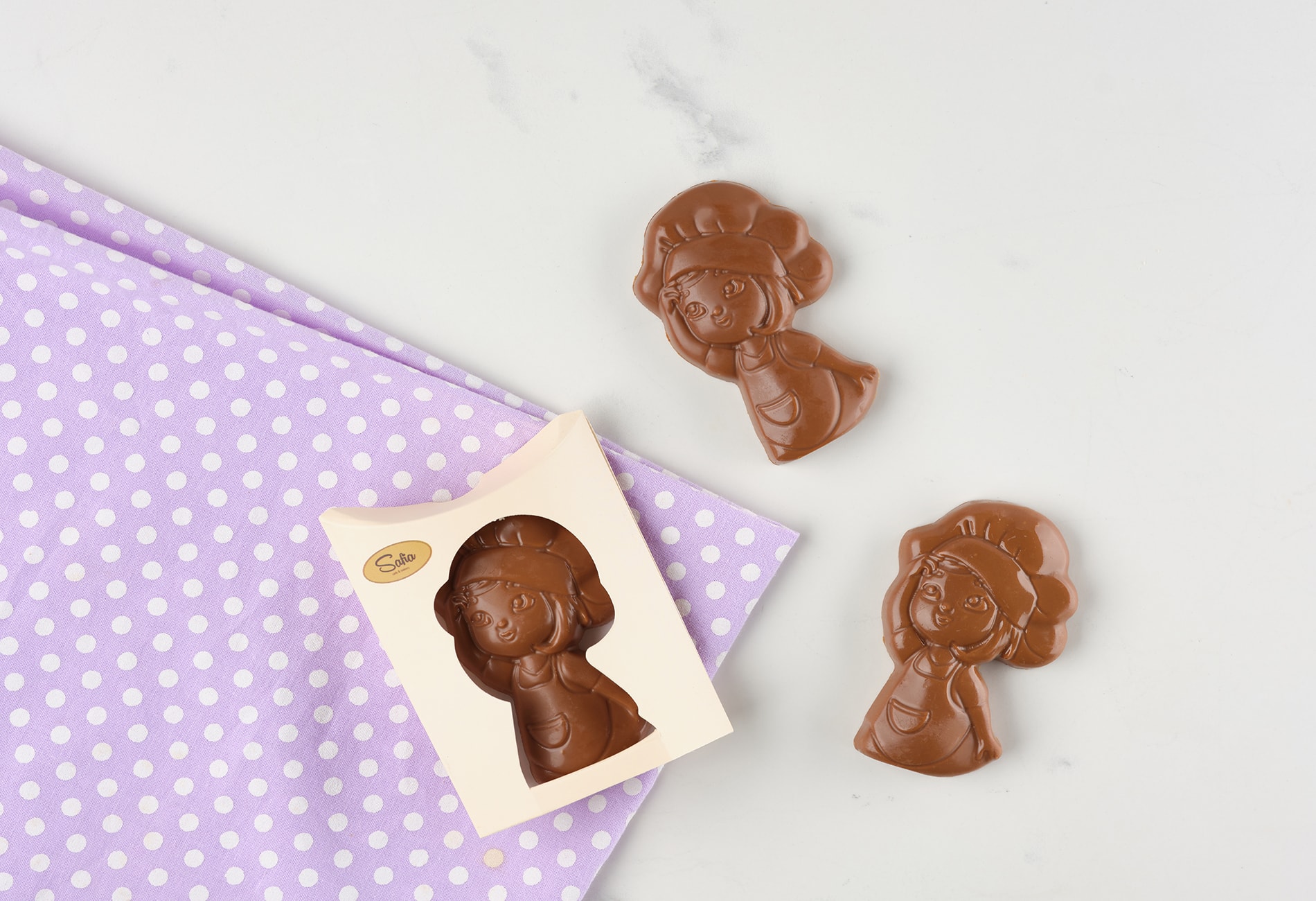 Chocolate Safia with caramel and peanuts