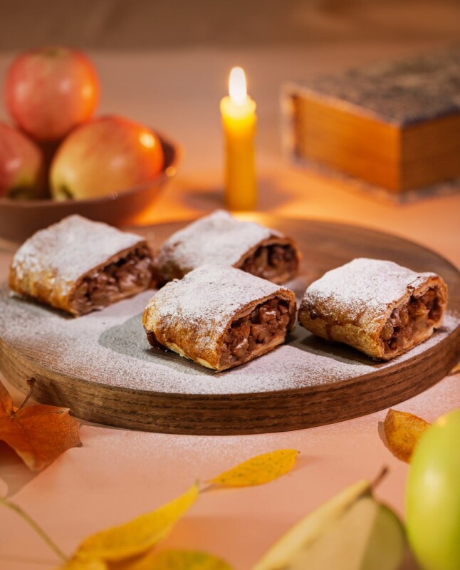Meet: apple strudel - crispy, fragrant, and so delicious that it's impossible to stop!