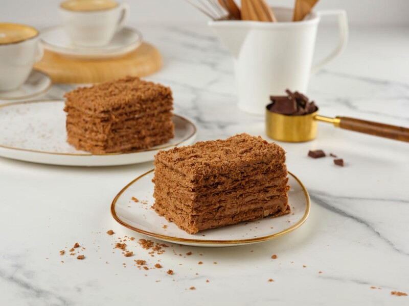 To'g'ri burchakli tort Napoleon shokoladli