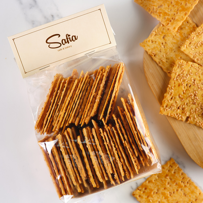 Cookie Lochira in a pack