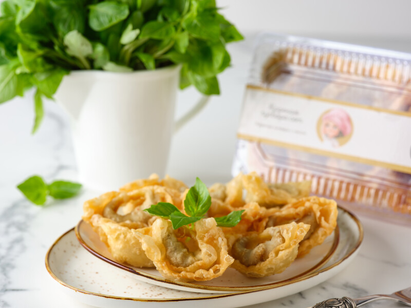 Fried dumplings with meat