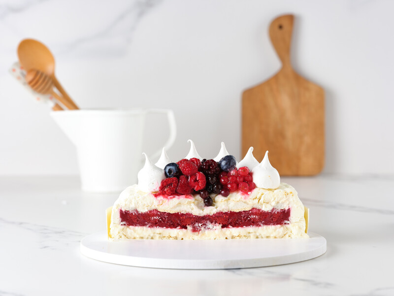 Pavlova Cake