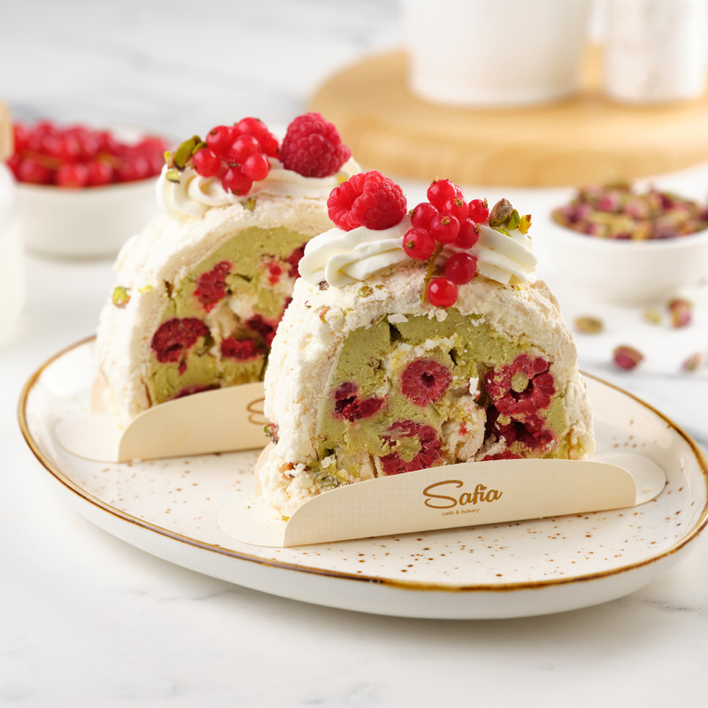 Пирожное Меренговый с фисташками