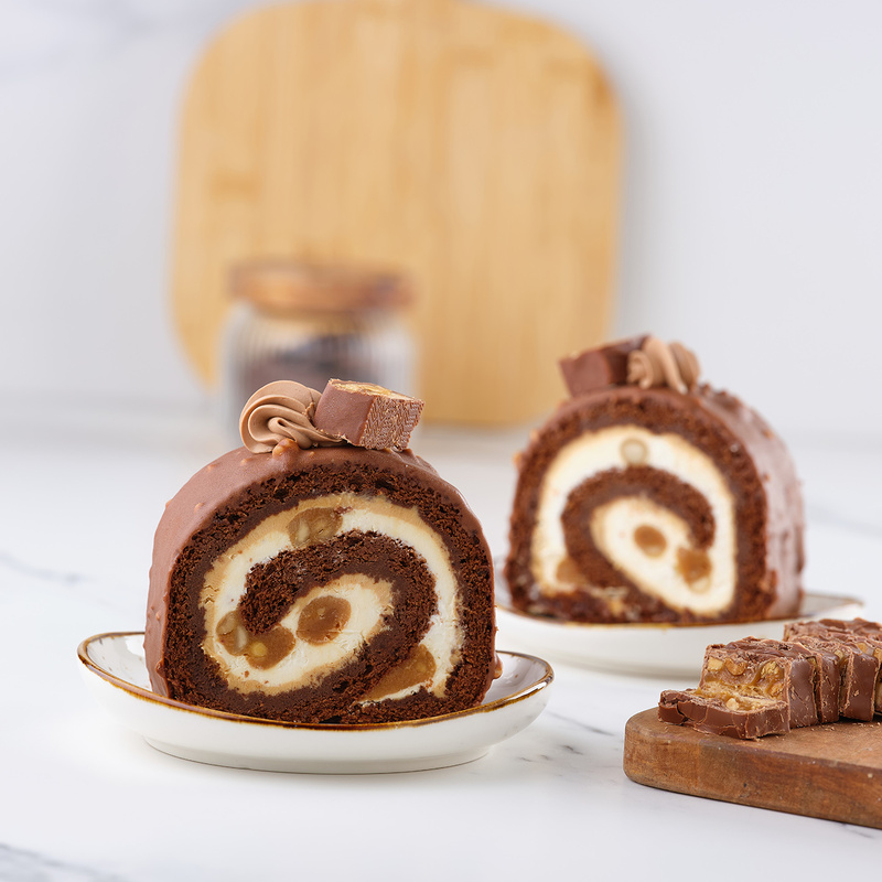 Пирожное-рулет Сникерс