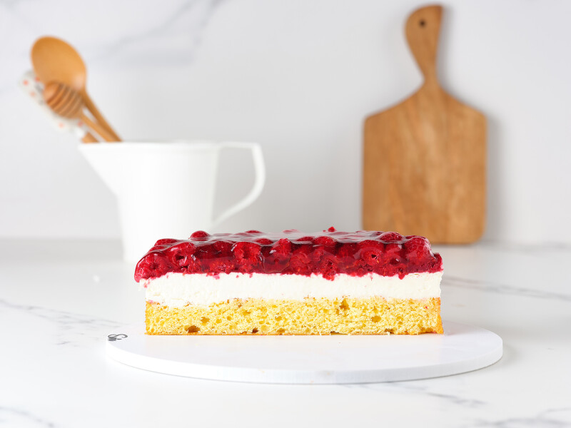 Sand and raspberry cake