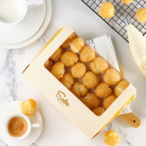 Mini choux eclairs in a pack