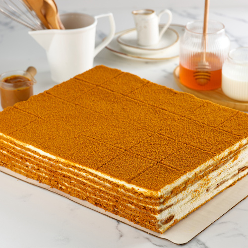 Rectangle cake Caramel-honey