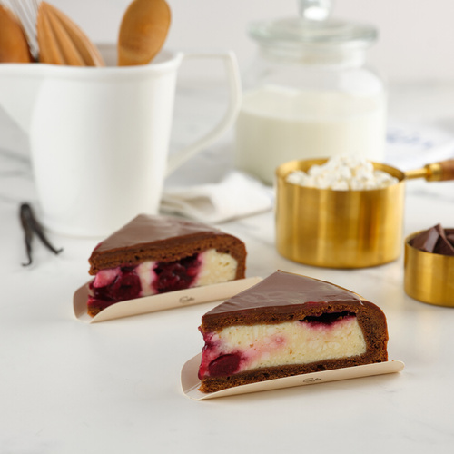 Кусок Творожно-вишневый пирог